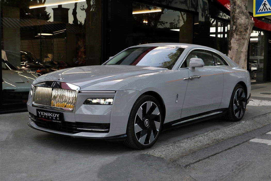ROLLS-ROYCE SPECTRE