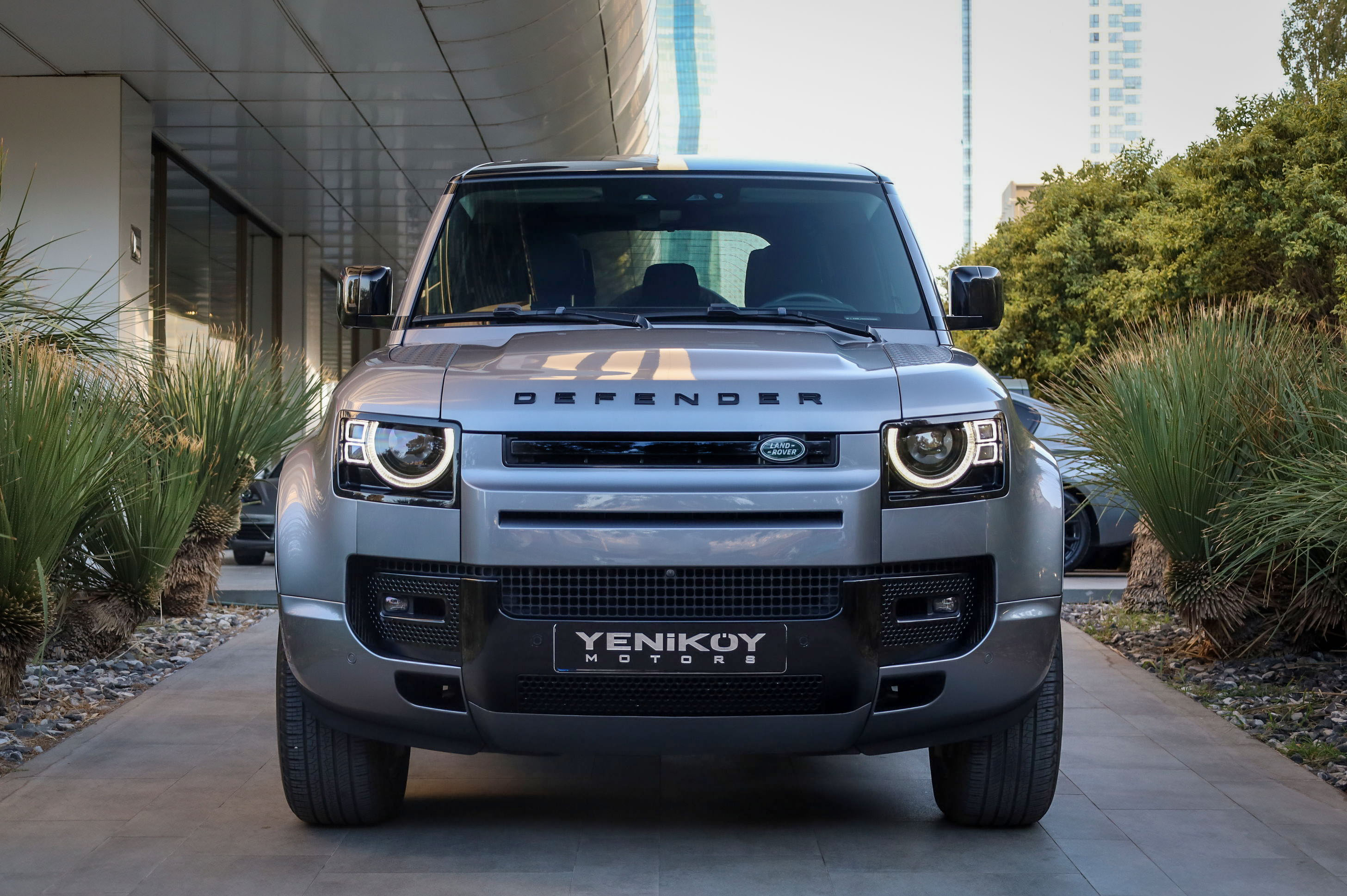 LAND ROVER DEFENDER P300 SE
